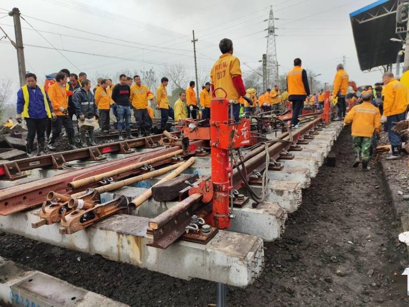 株北Ⅱ场中92组站线道岔中有26组道岔为1988-2001年上道的木枕道岔,枕