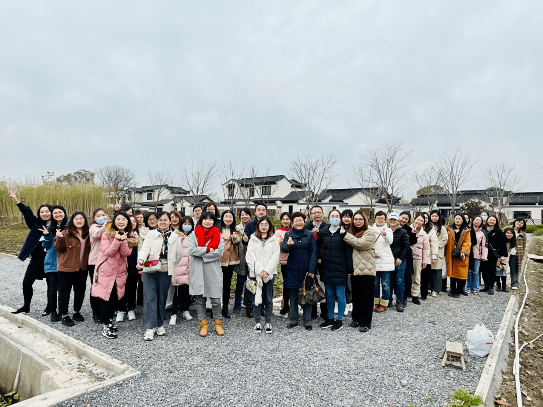 花叢間,探索集江南韻律與現代建築技藝融合的