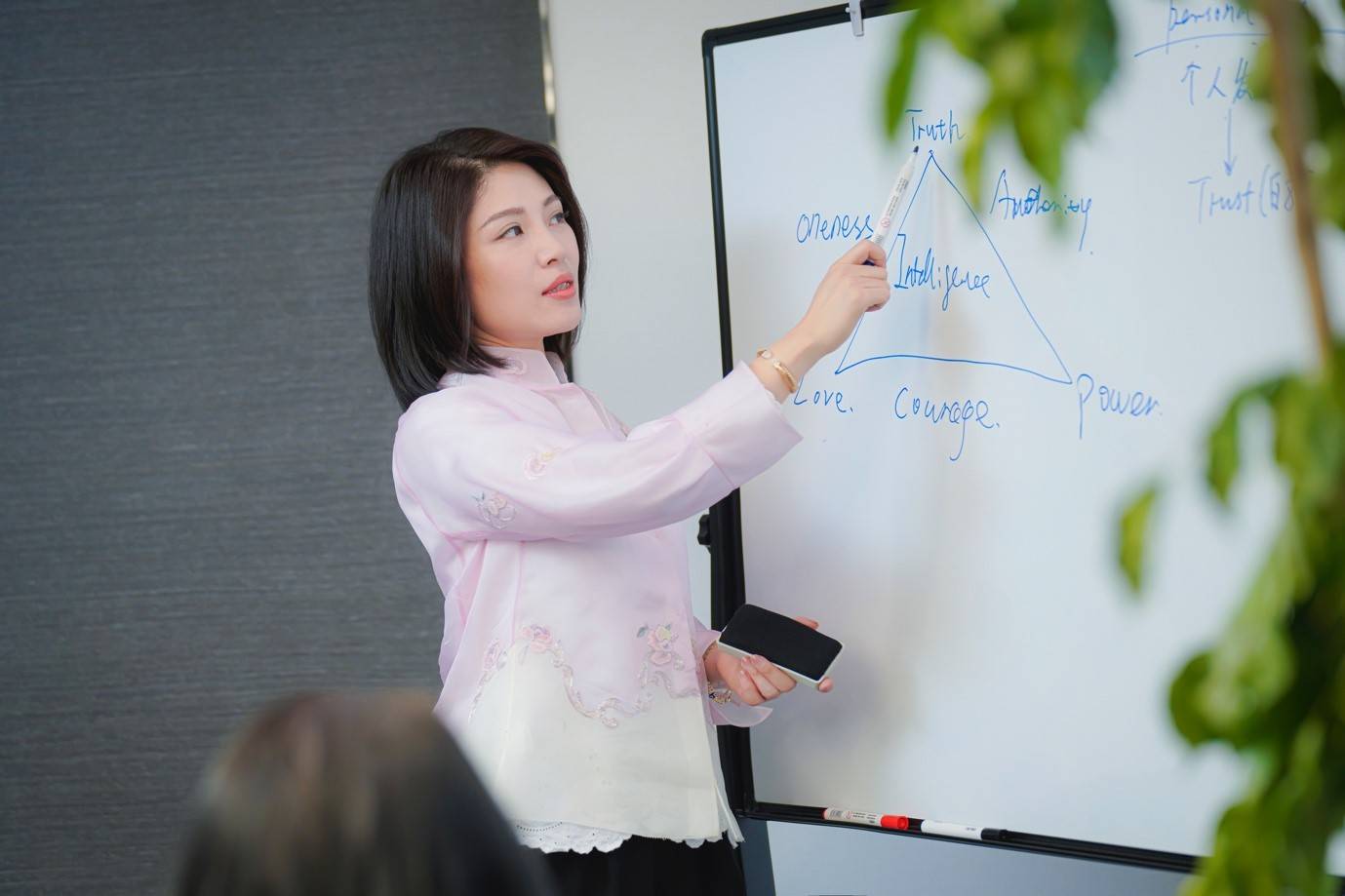 关于女性在职场的困惑悦刻ceo汪莹给出了10条建议