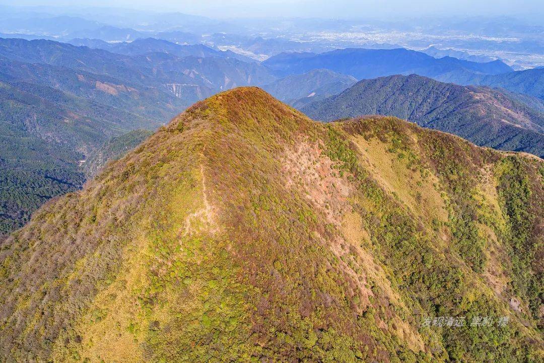 大雾山西北方向有一列长长的山脉,名叫大龙山脉,它是是连山和连南的界