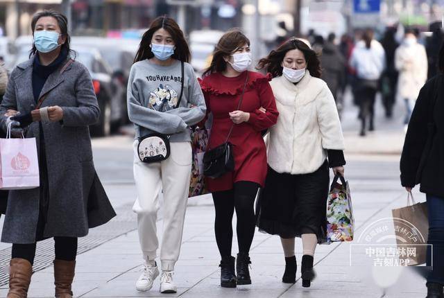 吉镜头三八国际妇女节市民上街忙购物