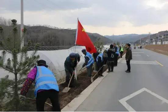 十八连山镇老年人口_人口老龄化图片(2)