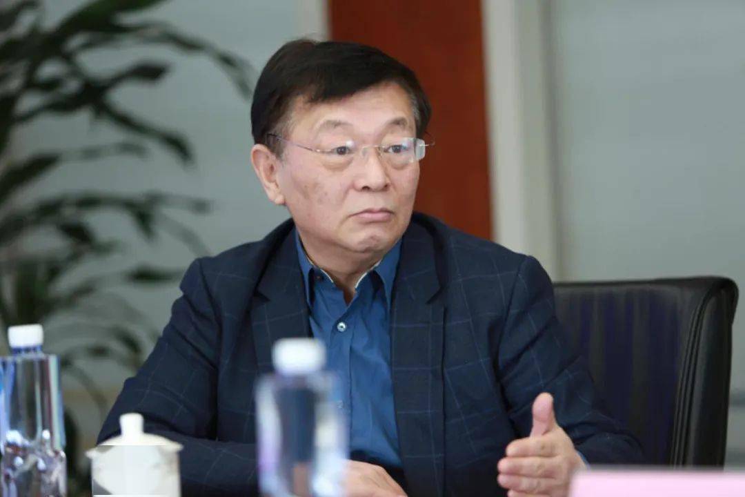 图/全国政协委员,北京医院原院长王建业在座谈会上发言