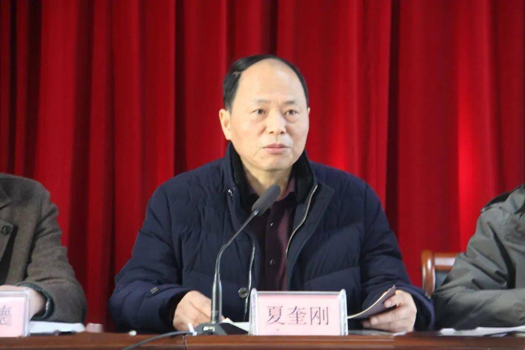 最后,集团总校长夏奎岗就推动备课组的融合,教学改革,以及教师专业