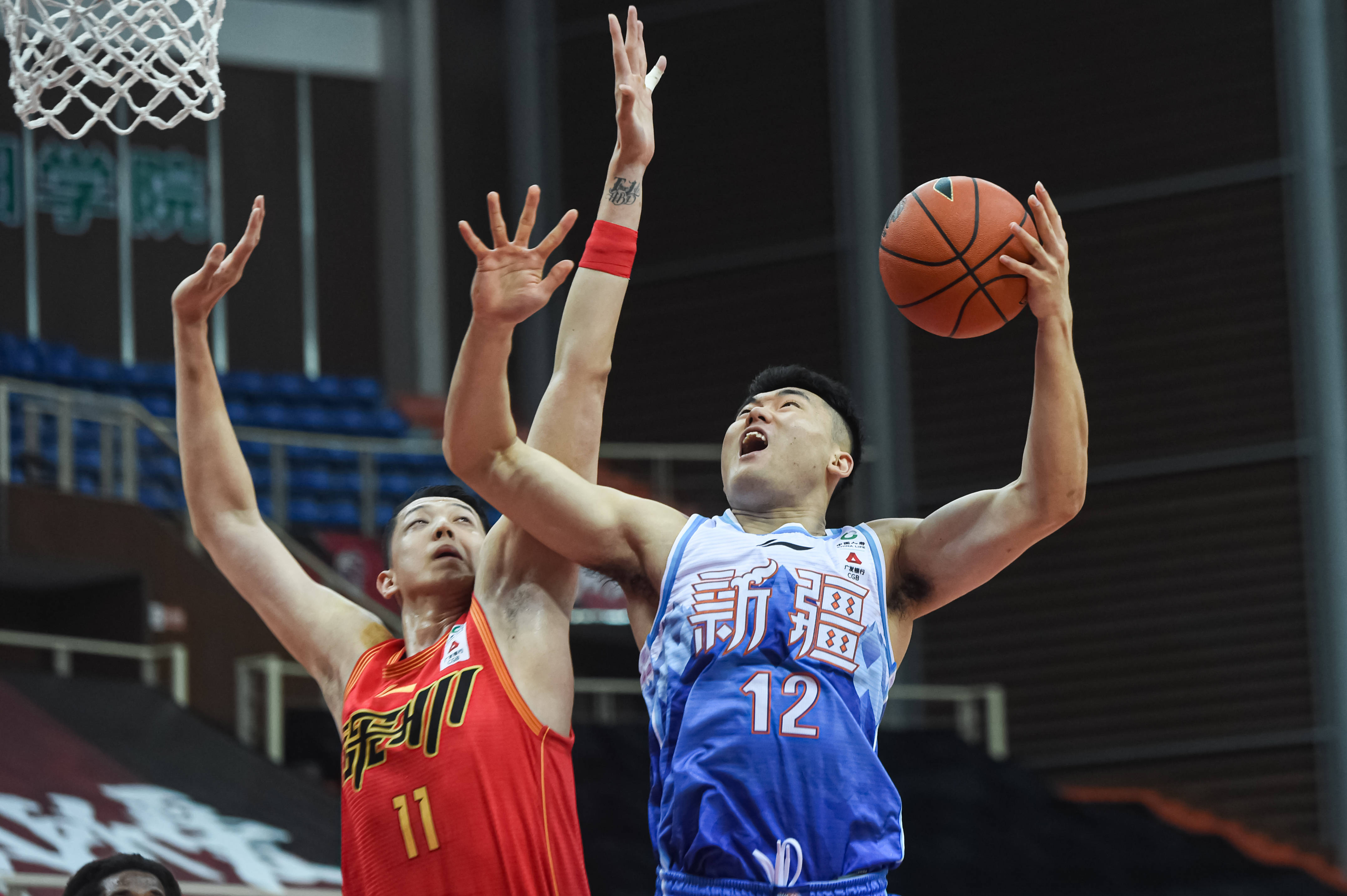 篮球cba第三阶段新疆伊力特对阵深圳马可波罗