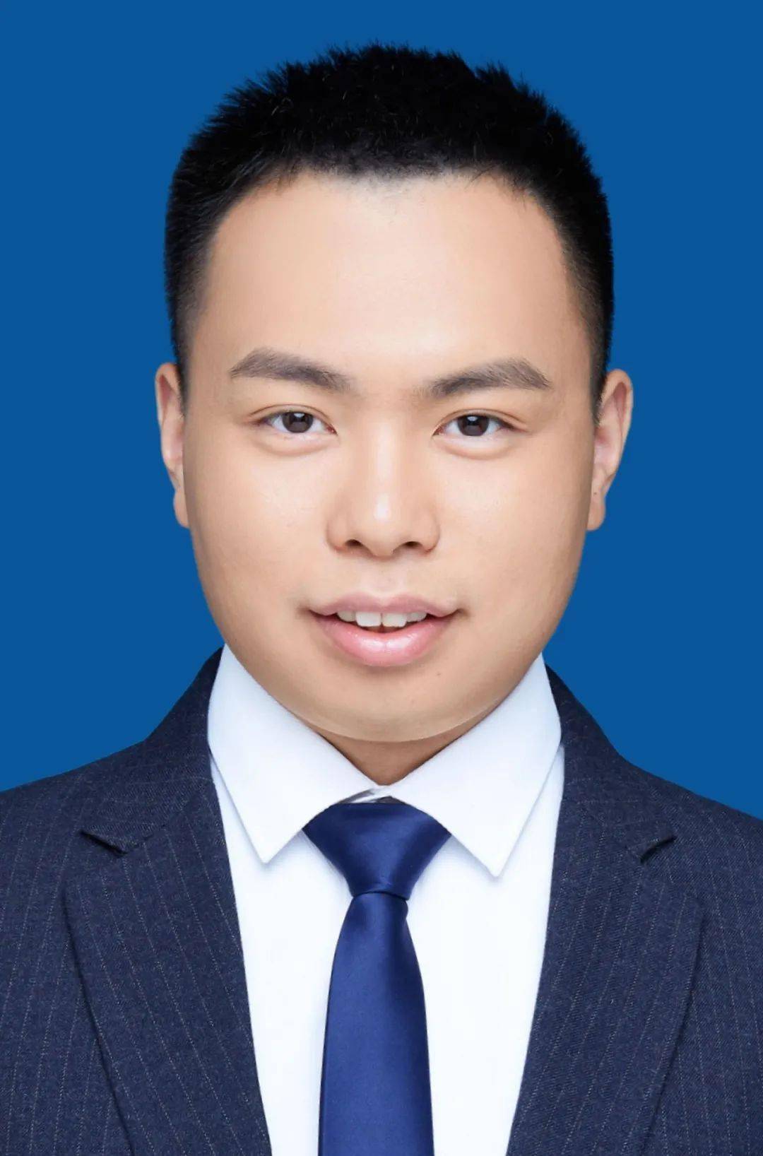 王钰超——实习律师互联网冲浪金牌选手自我介绍法学学士从小学到