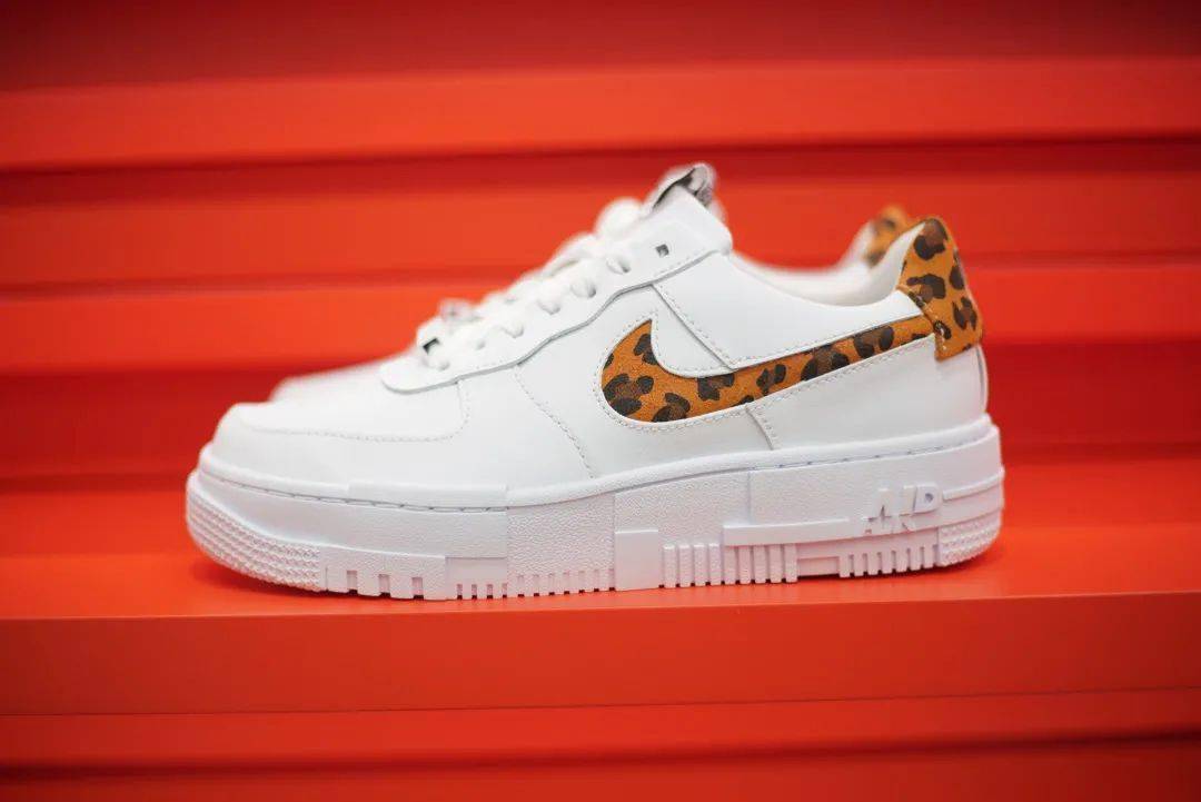 nike af1 pixel se 女子運動鞋由女性設計,煥新演繹休閒款式,專為女性