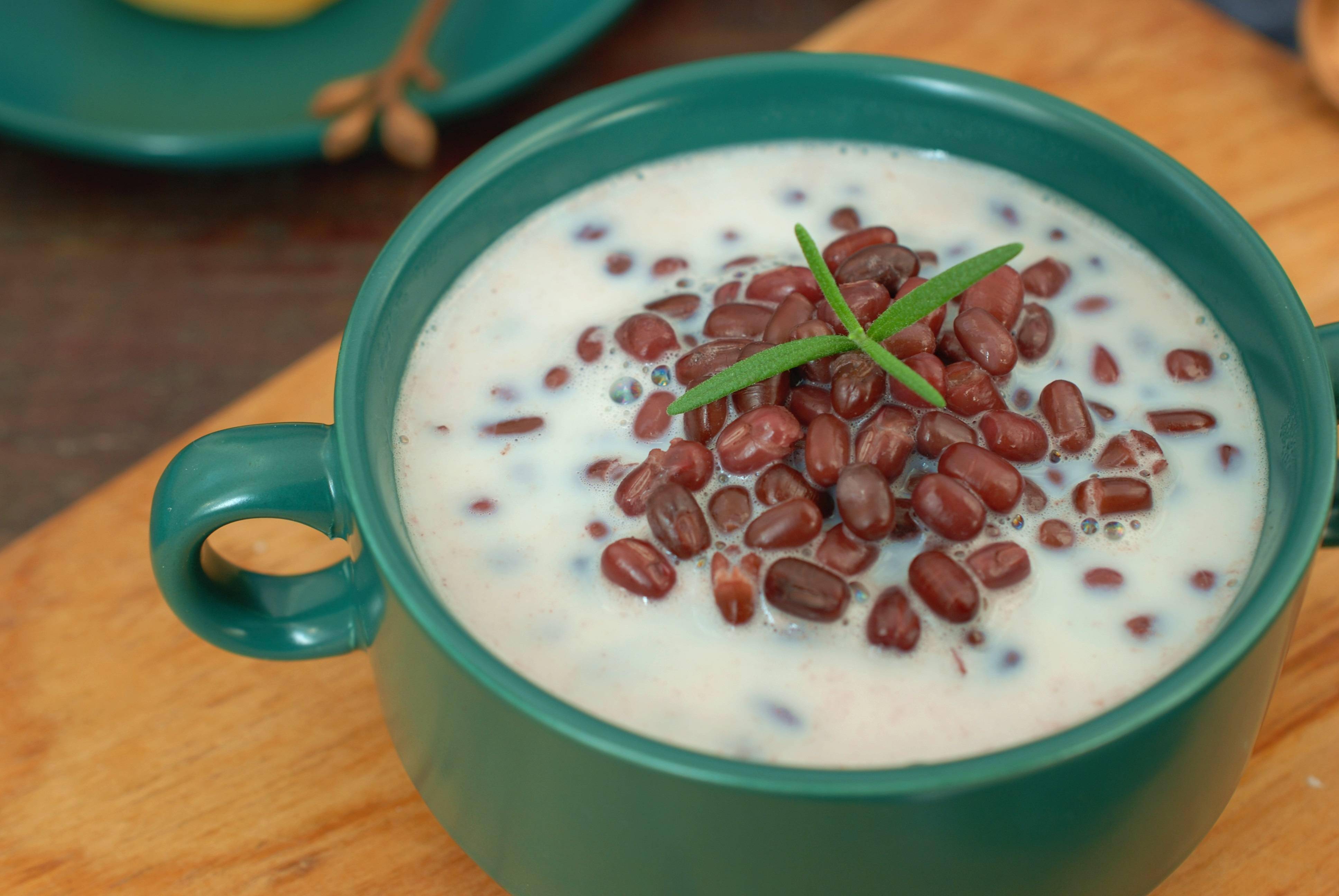 30岁的女人多喝这碗汤牛奶红豆锅里一扔简单一煮好处太多