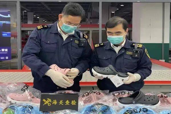 你买到过吗南宁海关查获山寨鞋子800件