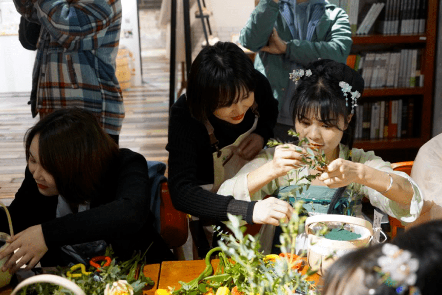 书香花艺遇见艺术提升自我 ——三八国际劳动妇女节花艺沙龙活动顺利举办(图2)