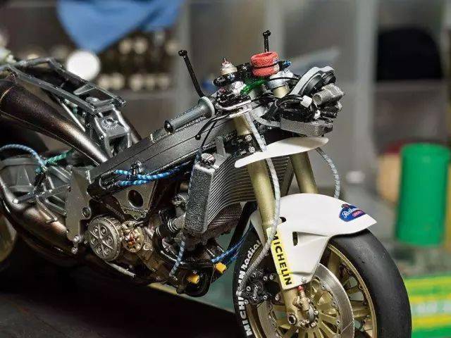 他把本田的传奇nsr500摩托车缩小了24倍!