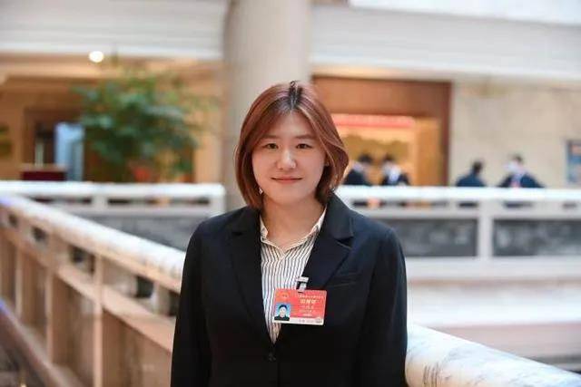 博主叶诗文,与"粉丝"互动也是一种履职方式今年两会上,徐萍在提出"