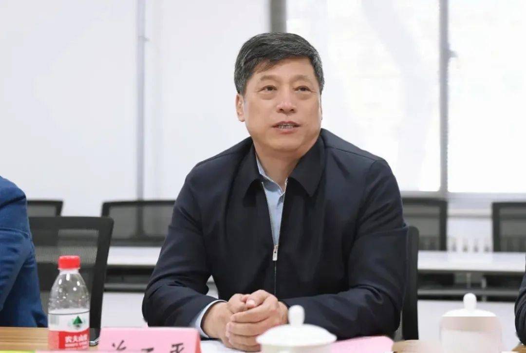 看望师生座谈交流实地调研河南中医药大学校长许二平一行来我院指导