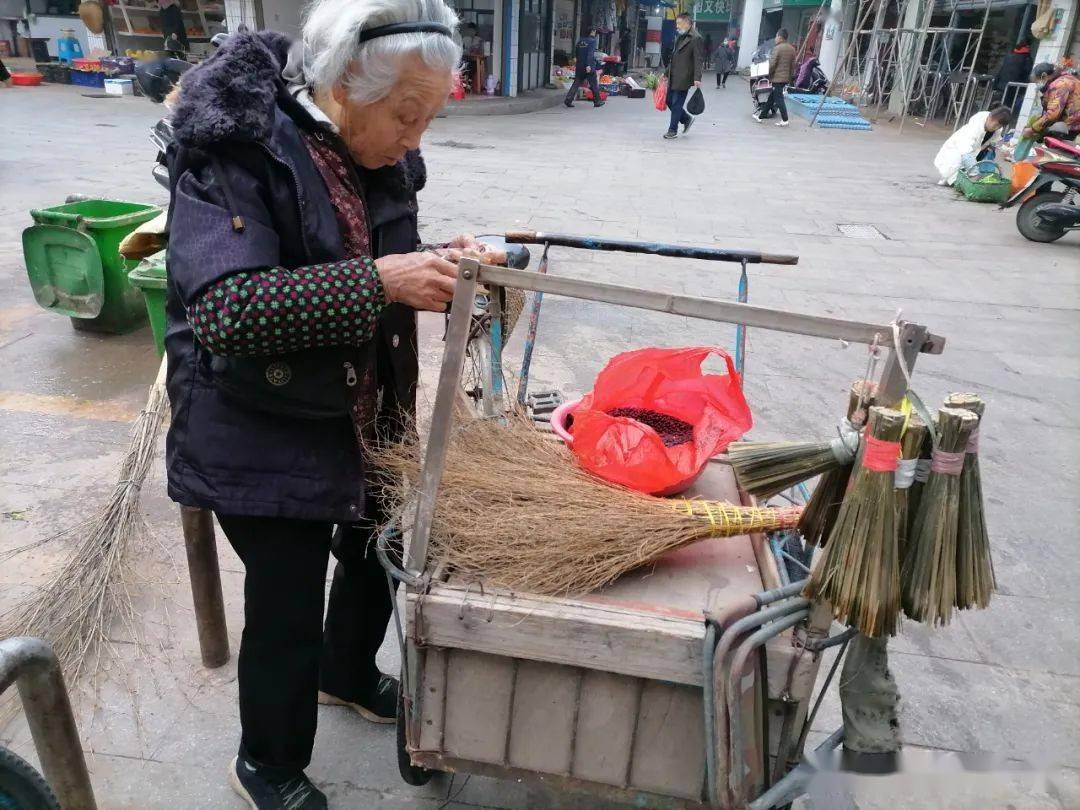 坊间有句传言,迟睡早起富贵到底,早睡迟起拖棍讨米!