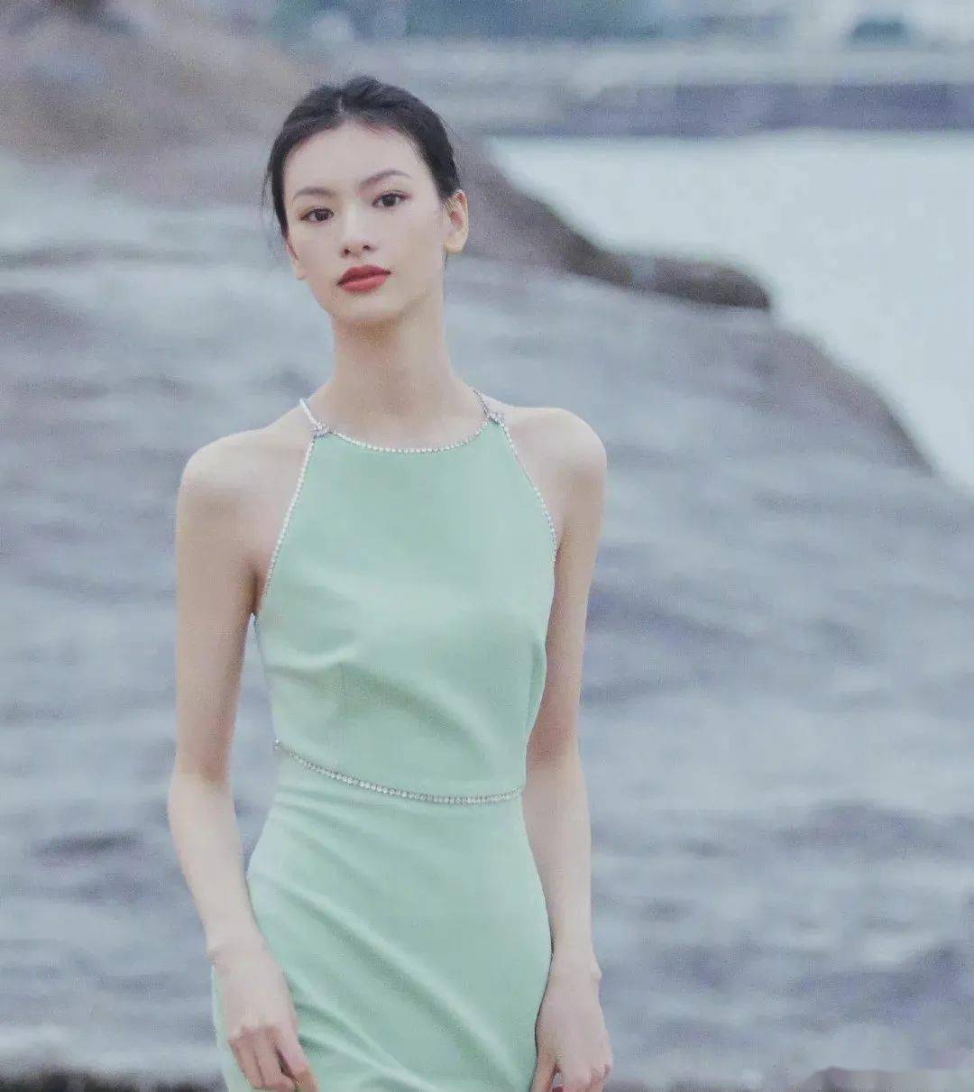 宋轶,倪妮同款天鹅颈,直角肩,打工人也能冲一冲~_step