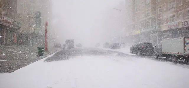 风力12级 内蒙古一地出现罕见 高吹雪 天气 满洲里市