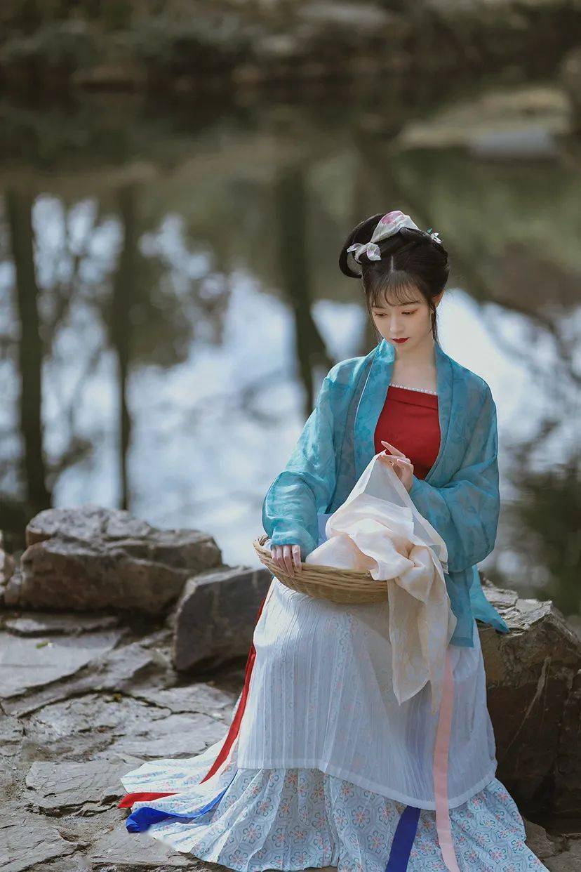 汉服仕女 | 吴溪浣纱女,不用朱粉施