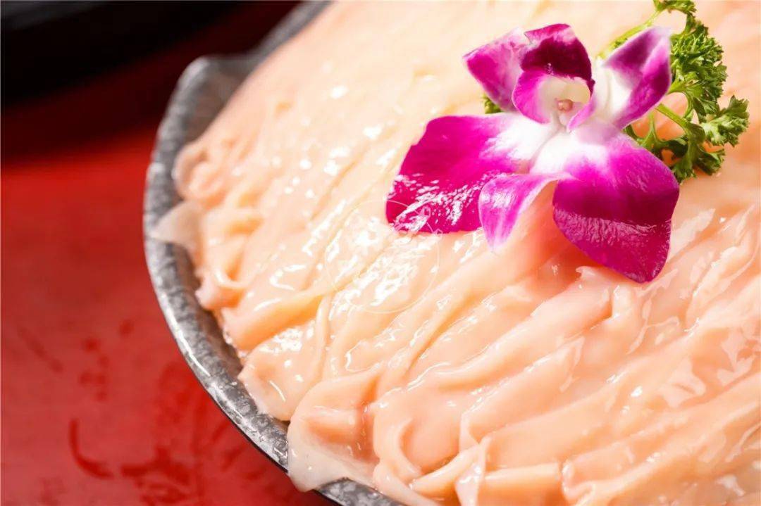 腰片的薄嫩,是zui考验片腰子师傅功底的,谭鸭血的腰片厚薄均匀,颜色