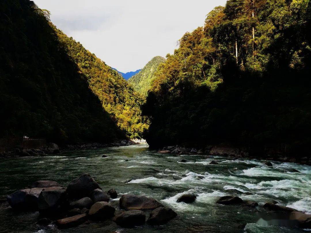 贡山旅游山水中国天上独龙江