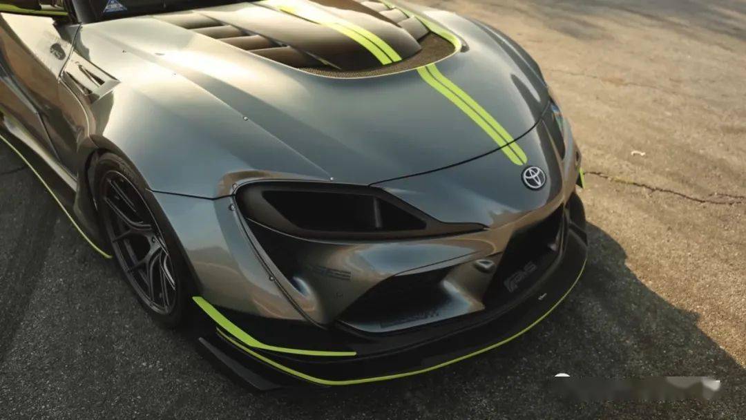 一台独眼丰田supravaris套件上身变宽体恶魔酷乐汽车