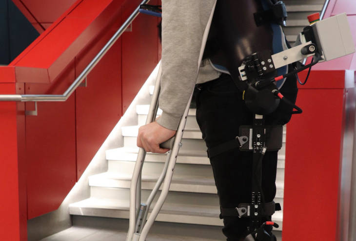 人工智能|科学家利用人工智能改进假肢：能实现“自主行走”
