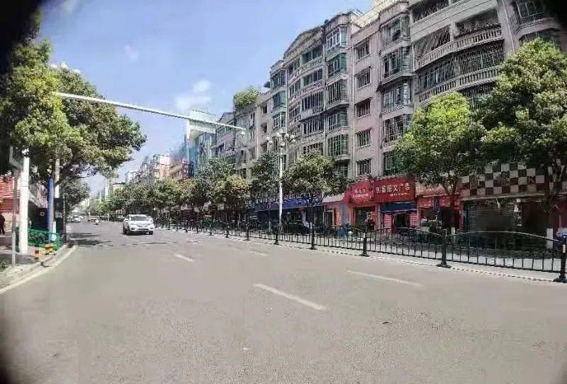 微改造工程自实施以来成效显著,道路通行率明显提升,市府路"交通文明