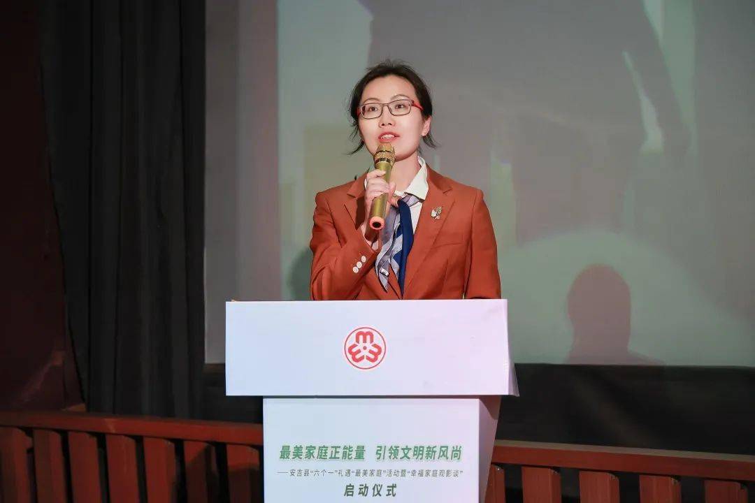 安老师李琼,姜乐乐现场做主题分享与点评.