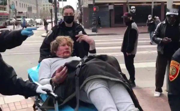 美国76岁华裔老太遭陌生人殴打，抄起木棍“反杀”