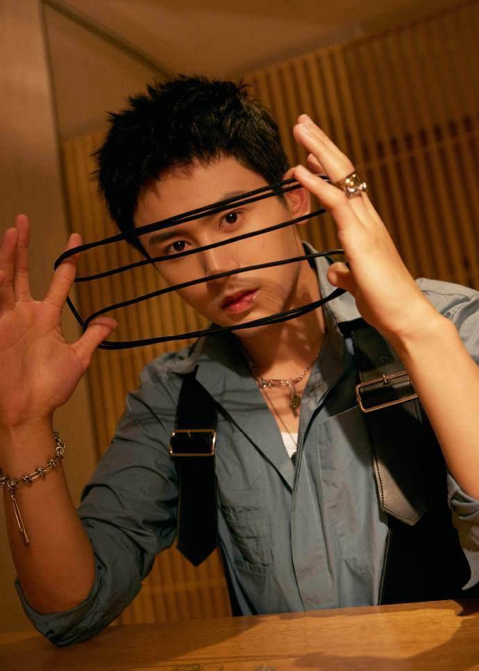 今天也是无法喊出老婆的一天 张哲瀚寸头照脱敏计划(有)_手机搜狐网