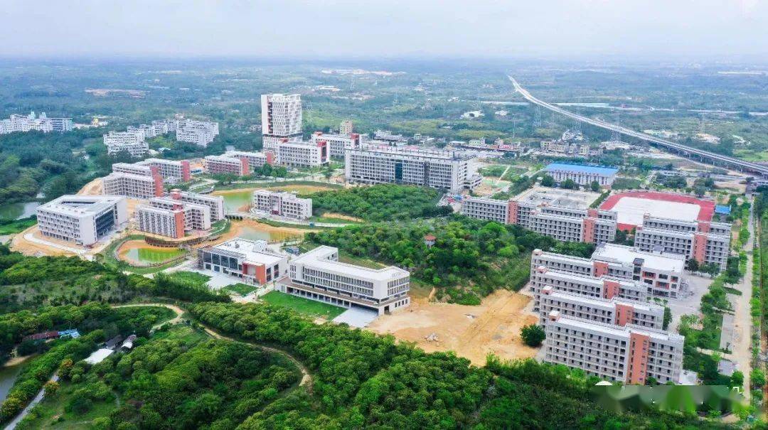 分别是华南师范大学汕尾校区,广东工业大学揭阳校区,广东海洋大学阳江