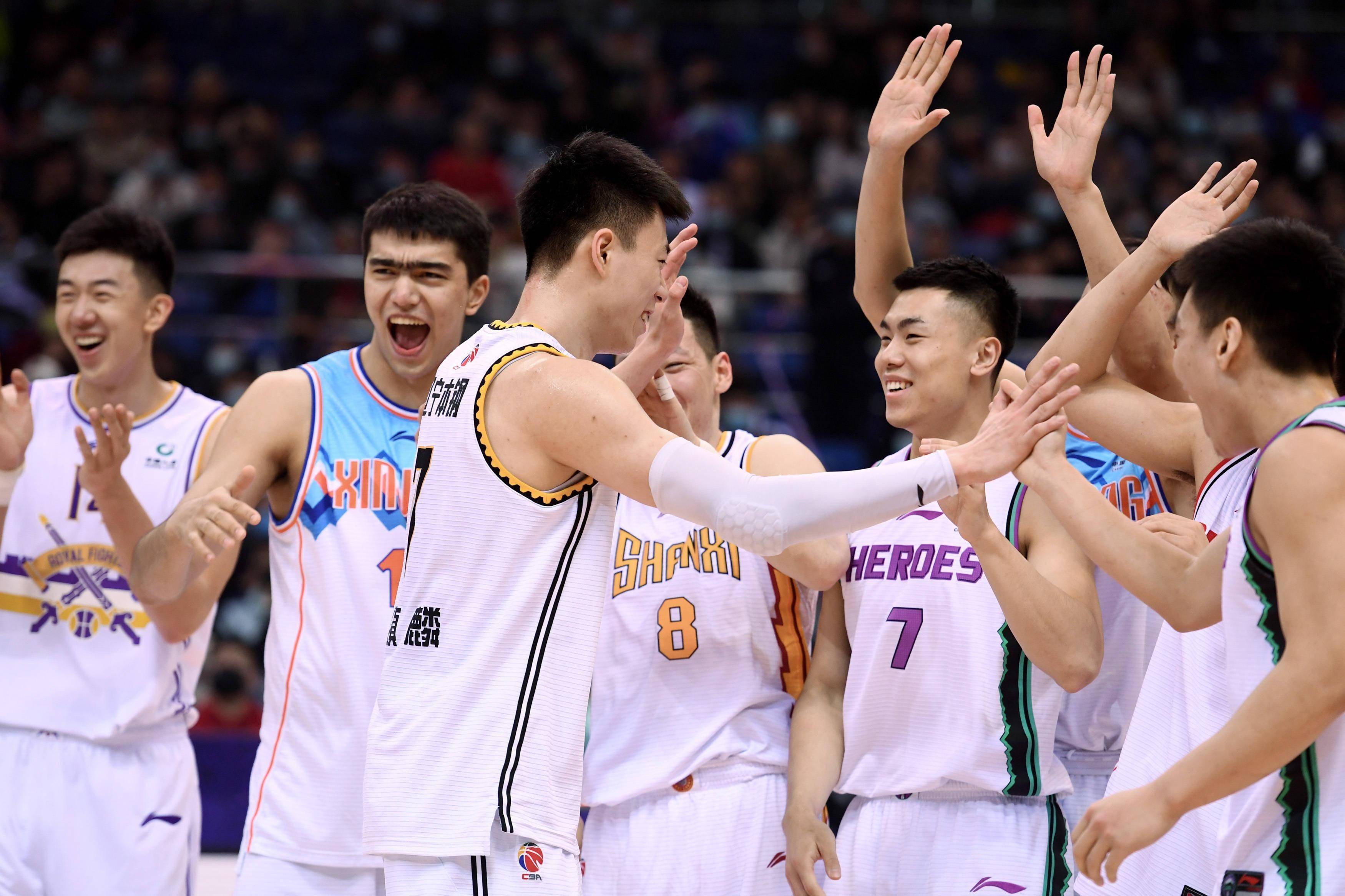 新华社记者 李紫恒 摄当日,在山东青岛举行的2021全明星星锐赛中,南区