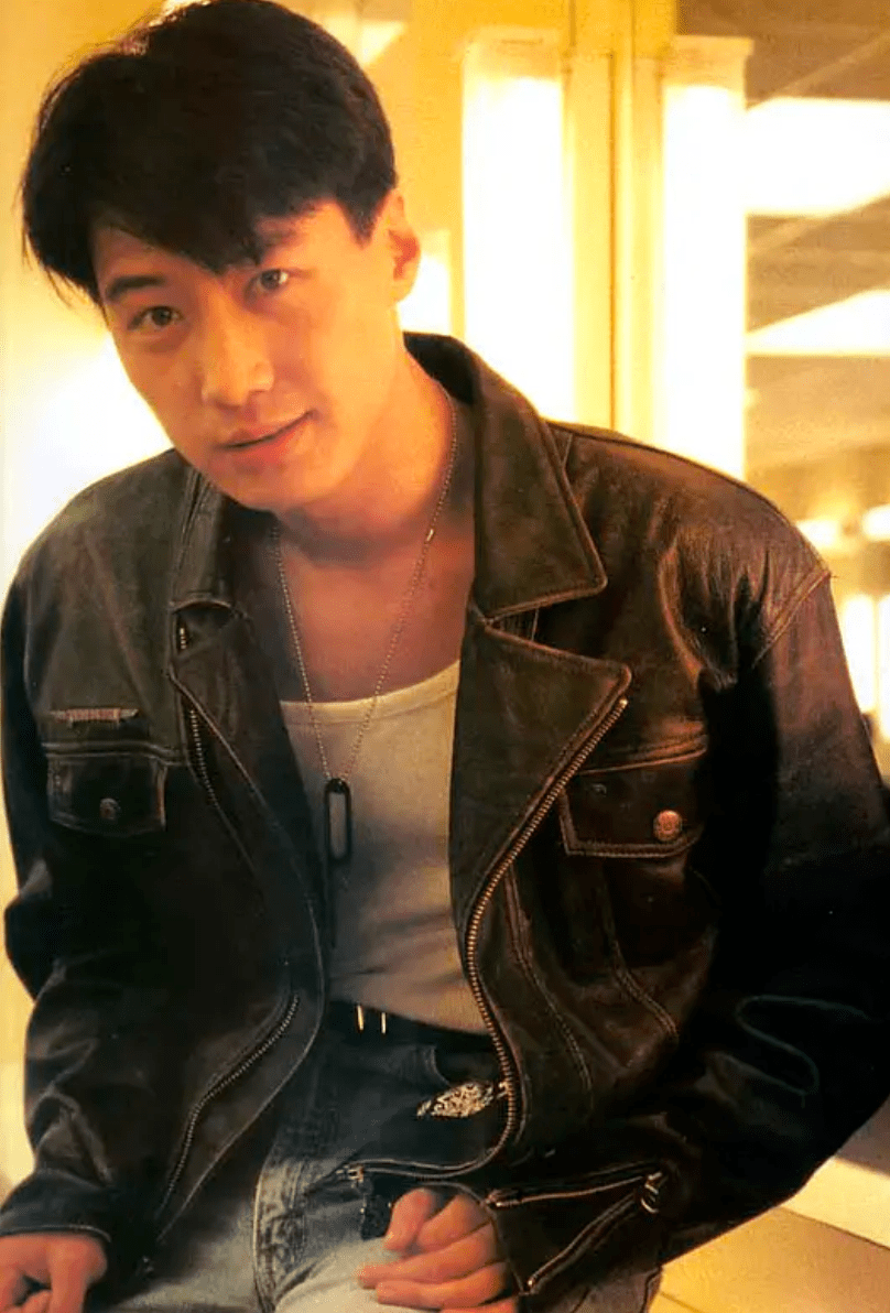 刚起步就遭封杀,商场里卖"大哥大",他是怎么混成最差天王的?_黎明