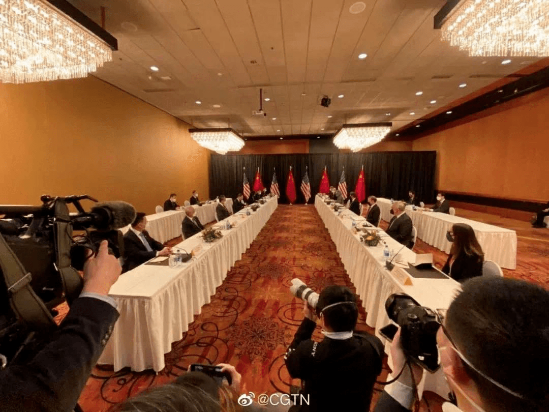 中美交锋幕后曝光:这个不爱笑的女人,征服了全世界!