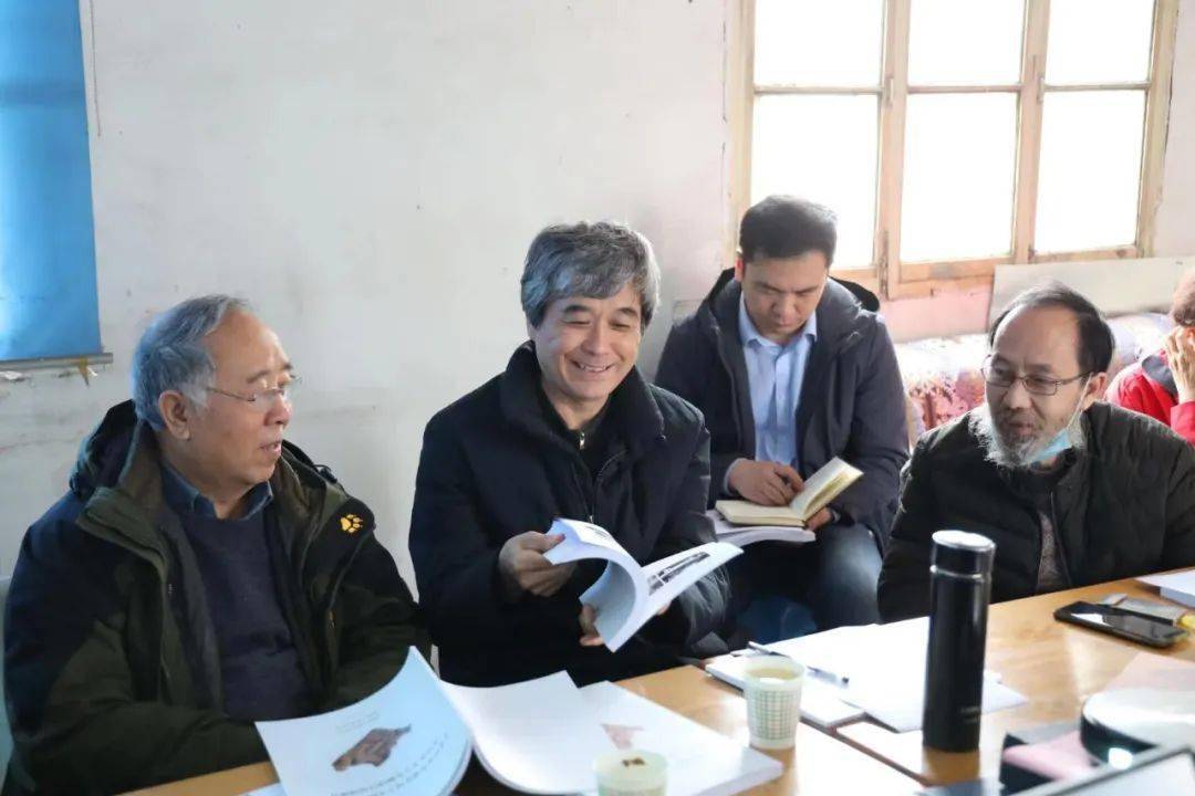 3月19日,甘肃省文物局邀请陕西省考古研究院研究员王占奎,张天恩,西北
