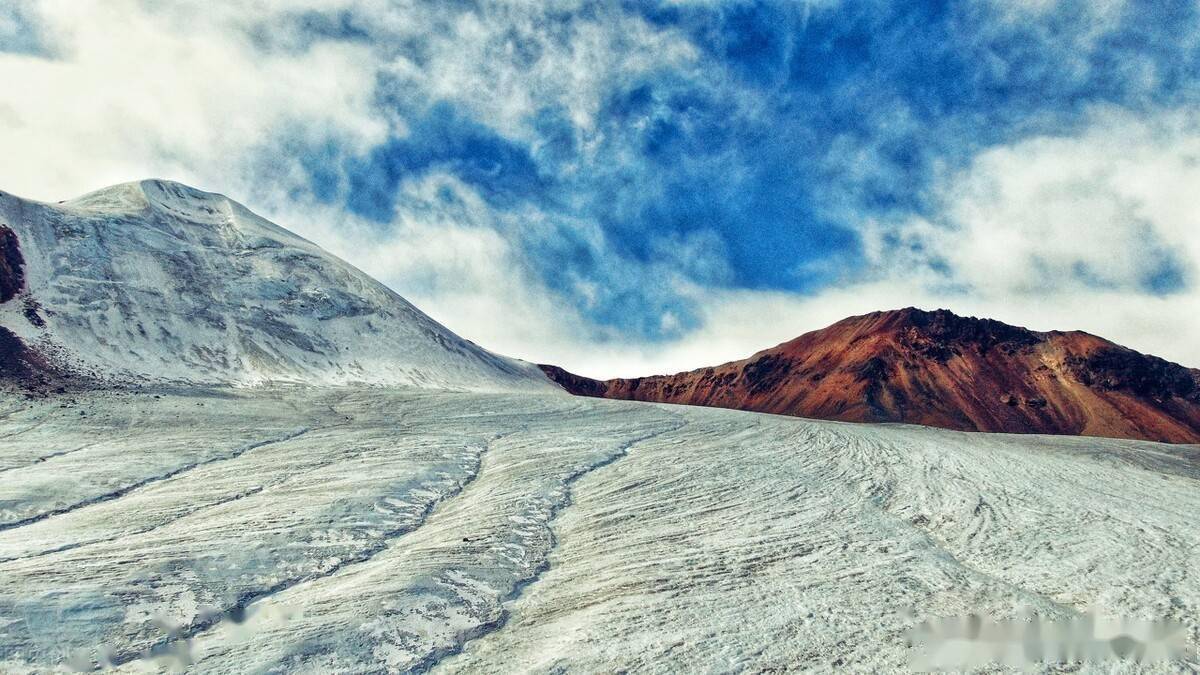 局发布公布,称3月14日13时许,尼屋乡群众在依噶冰川下游发现一具男尸