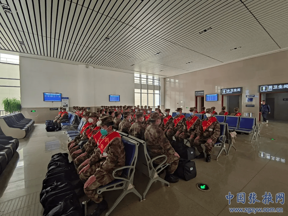 吹响出征号角走去军营张掖欢送新兵入伍