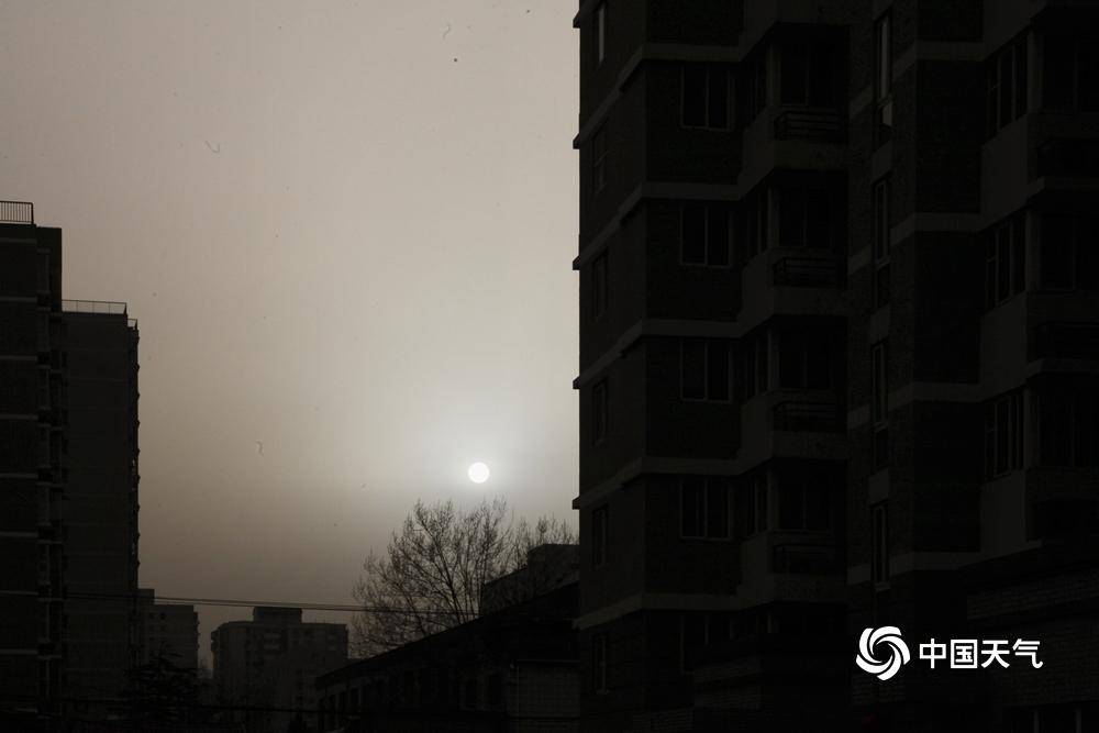 浮尘又起！北京北部西部现轻度浮尘 天空灰蒙蒙_天气