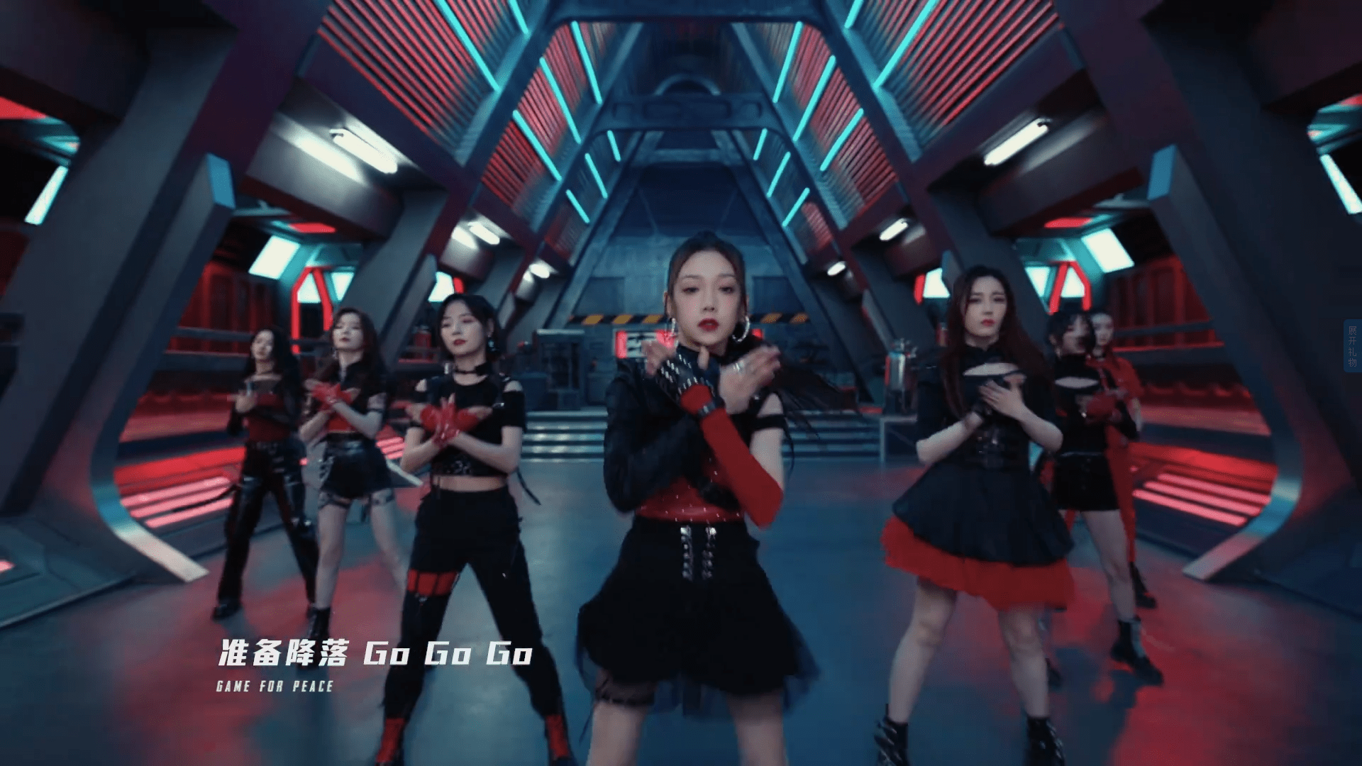 硬糖少女303和平精英元气女生派对两位猛男护航能吃鸡吗