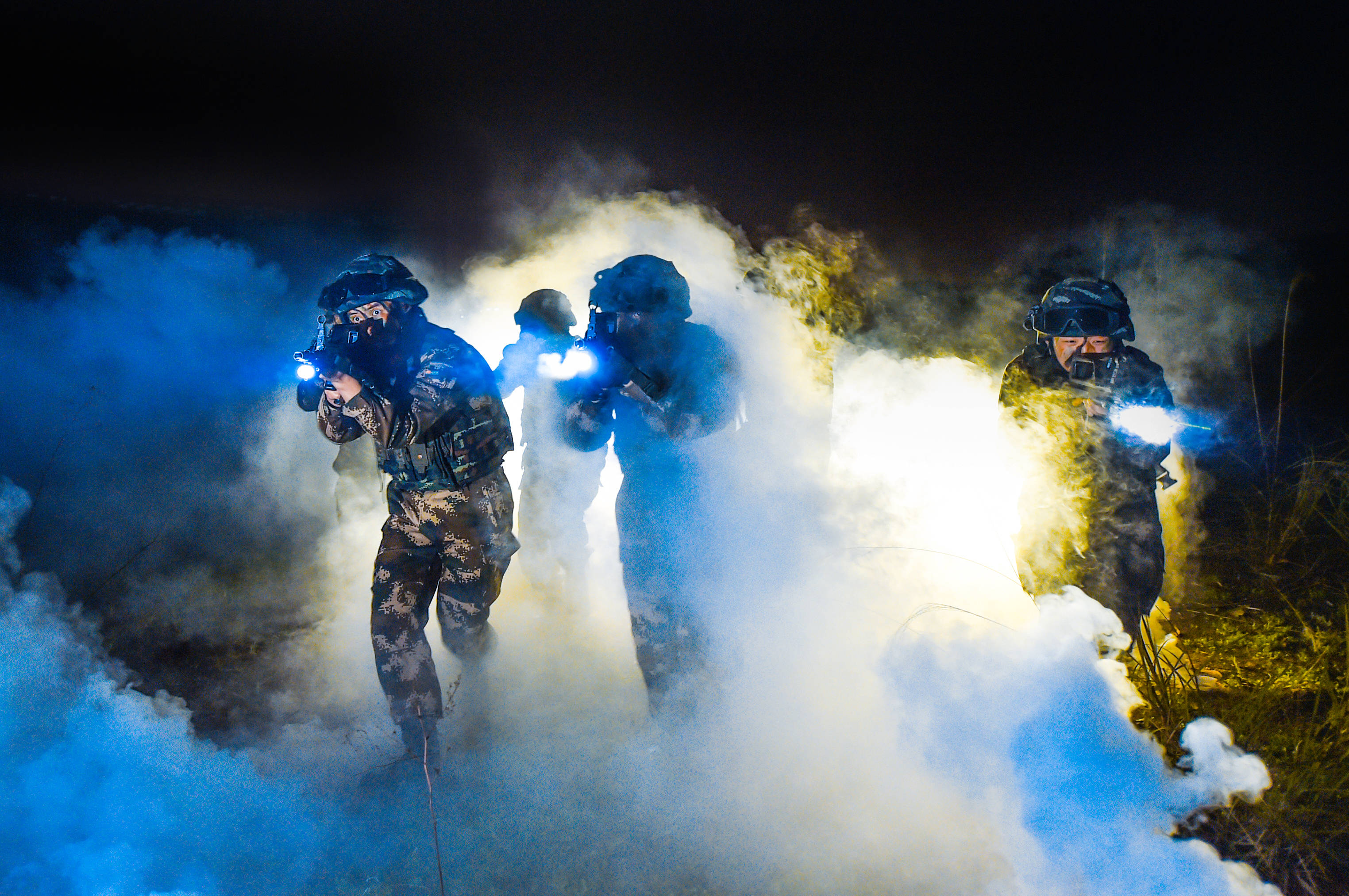 高清大片儿!直击武警官兵演练现场