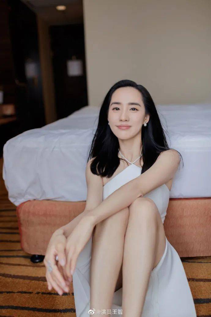 凭胸出圈性感至极但她绝不是花瓶