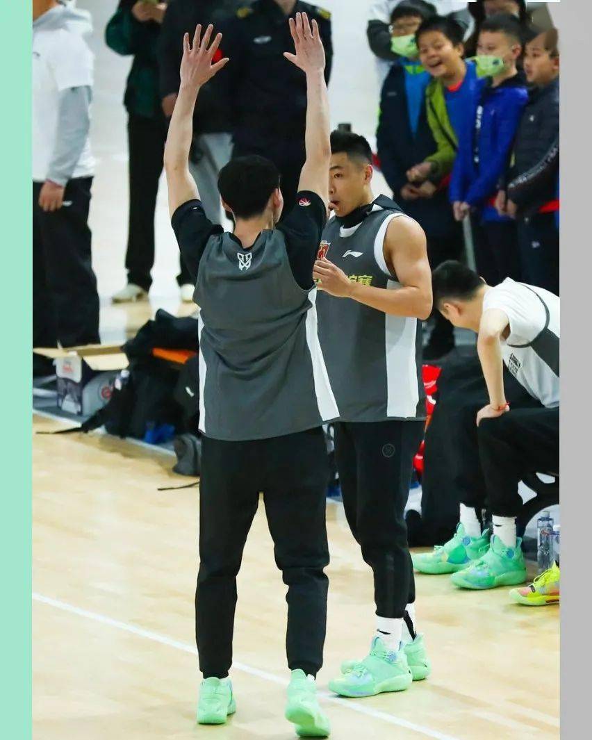 棉花糖辽宁本钢杨鸣 李宁音速9下面就是本次cba全明星周末的球鞋面面