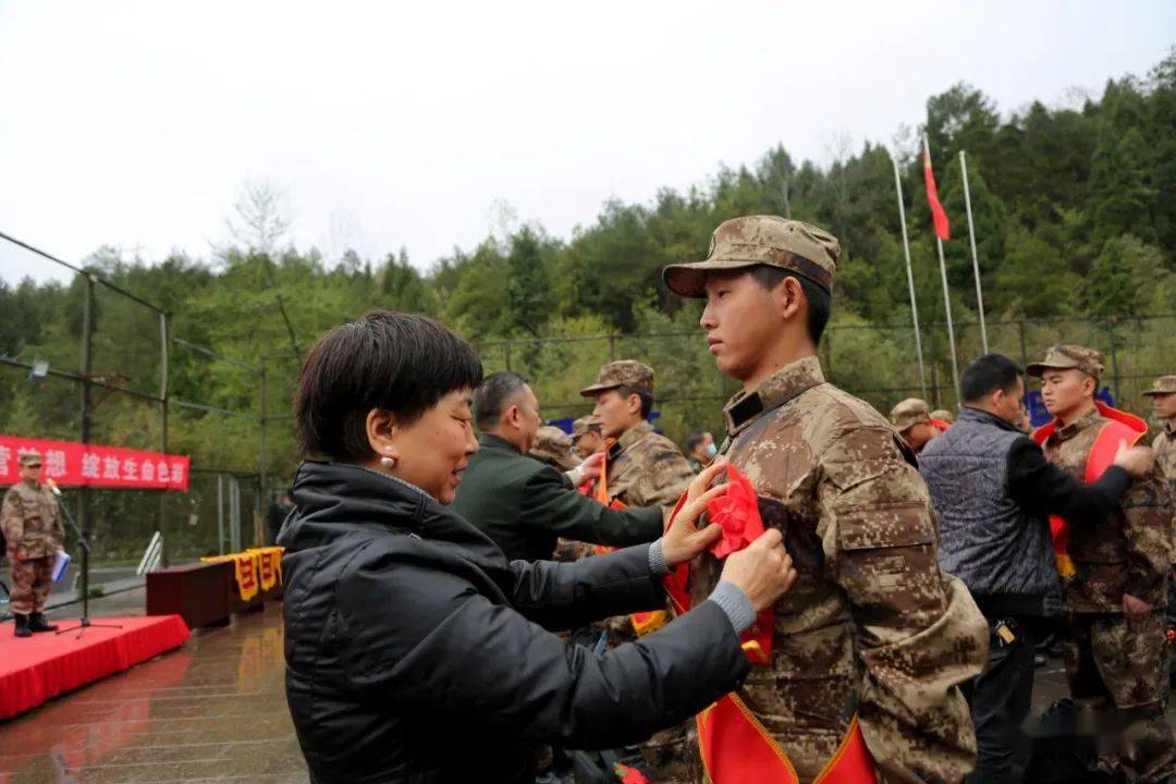 酉阳115名新兵奔赴军营!现场令人动容!