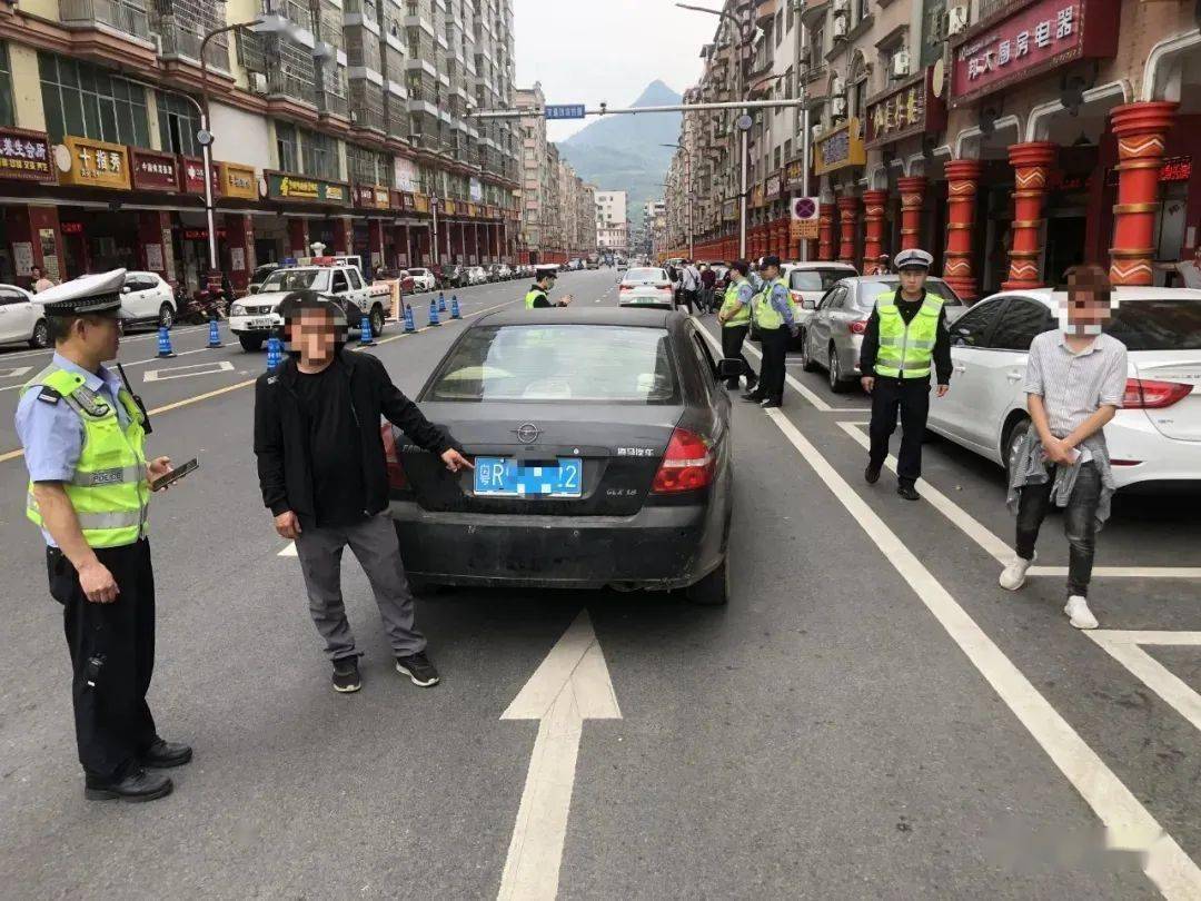 昨天晚上阳山车祸图片