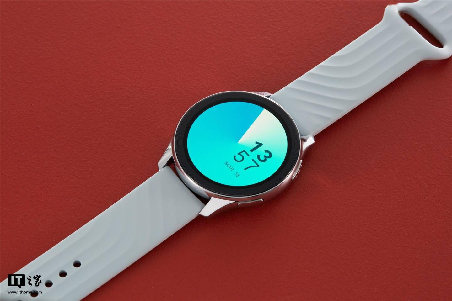 it之家开箱一加首款智能手表onepluswatch开箱图赏