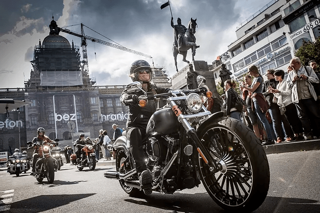 哪一个男孩不想拥有一台属于自己的哈雷摩托呢[哈雷车队]惊~中世纪