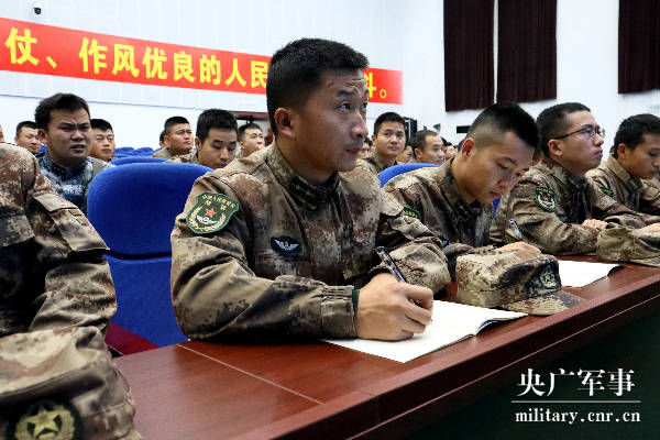 课堂连接战场院校与部队联合培养火力拳头