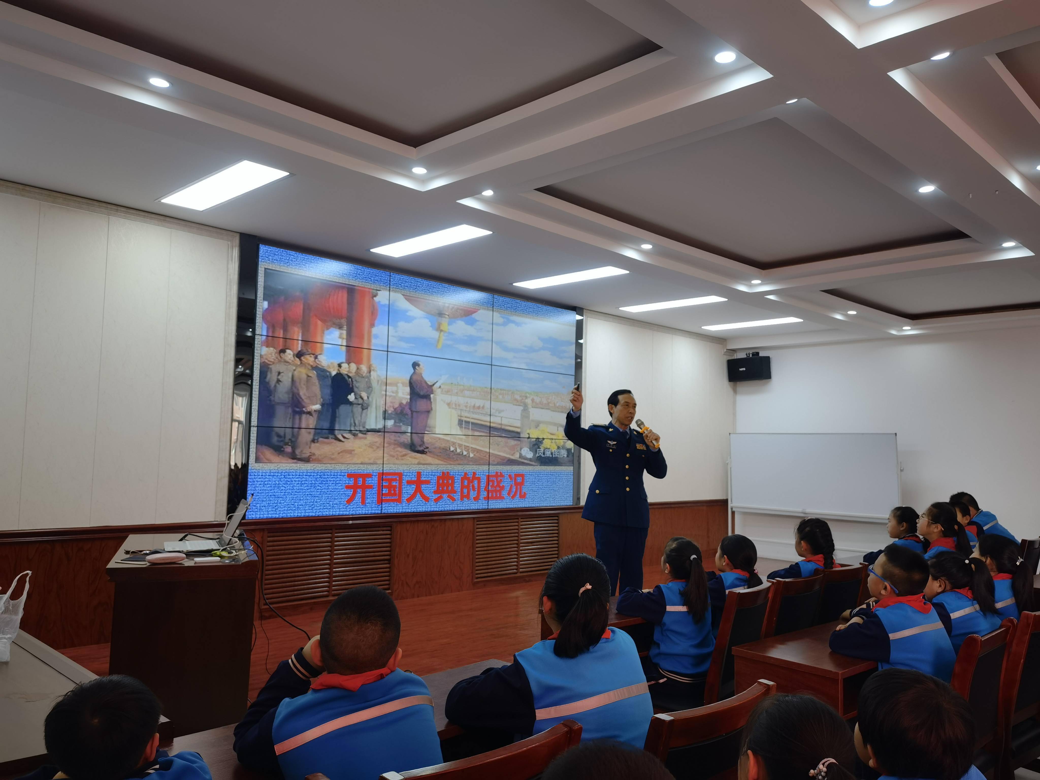 爱民街小学校长图片图片