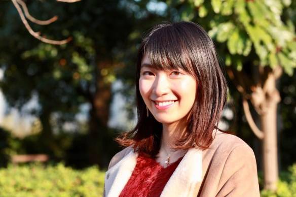 日本网友热议 迅速"变脸"的美女主播 桧山沙耶