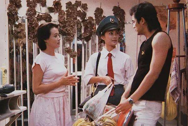 四月,我们精心辑选了《珍珍的发屋》(1986),《父子老爷车》(1990)