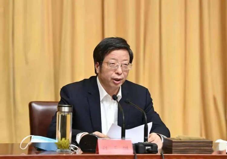 3月26日下午,市委书记,市政法队伍教育整顿领导小组组长钱三雄以"永葆